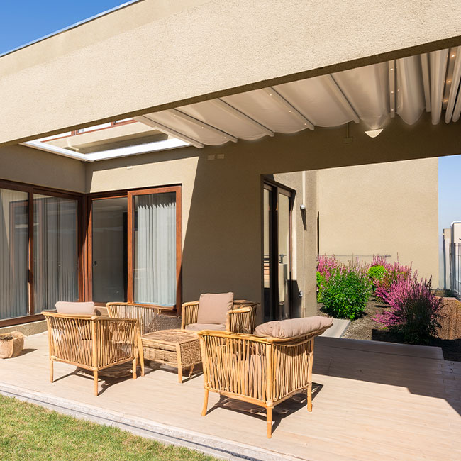 Terraza con Pérgola Retráctil Tenso
